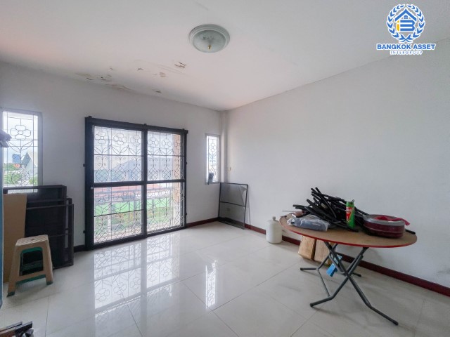 *****ทาวน์โฮมมือสองนนทบุรี ม.เจ้าพระยา9 บางกรวย-ไทรน้อย เนื้อที่มากถึง 20.1 ตร.ว. ฟังก์ชัน 4 ห้องนอน 3 ห้องน้ำ ทาวน์โฮมสภาพดี บนทำเลเยี่ยม เชื่อมต่อ ถ.ราชพฤกษ์, ถ.รัตนาธิเบศร์ แถมใกล้รถไฟฟ้าสายสีม่วง "สถานีบางพลู" จองด่วน!